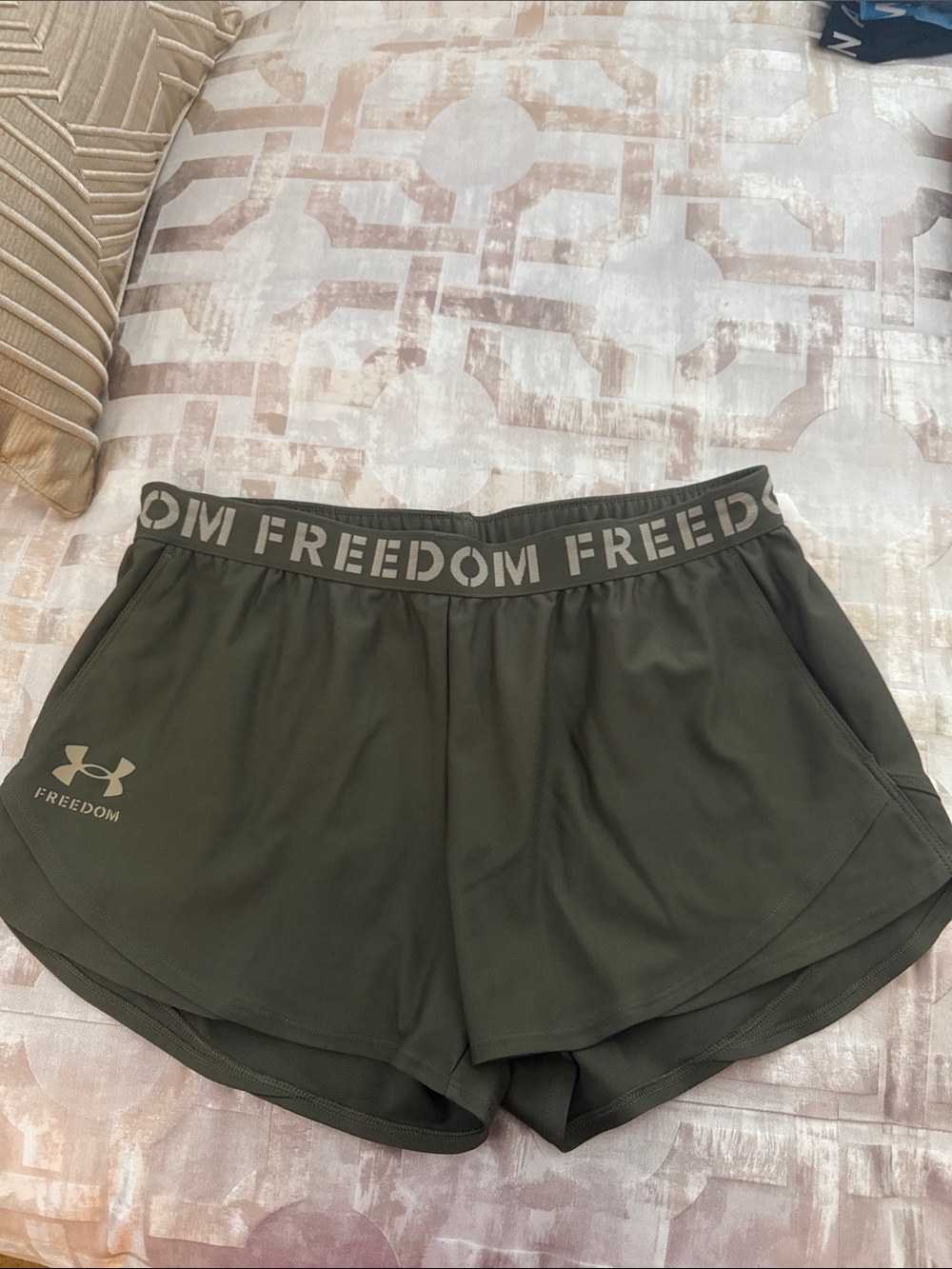 NWOT WOMENS Under Armour Freedom Play Up Shorts
